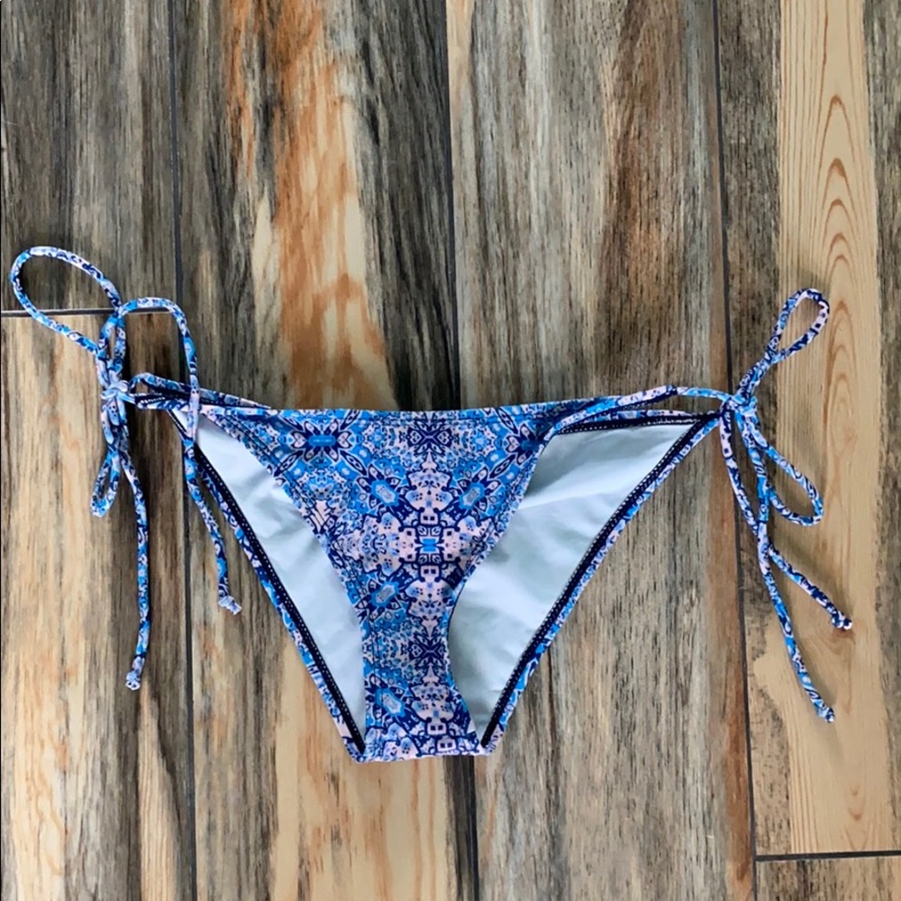 Cheeky tie bathing suit bottoms